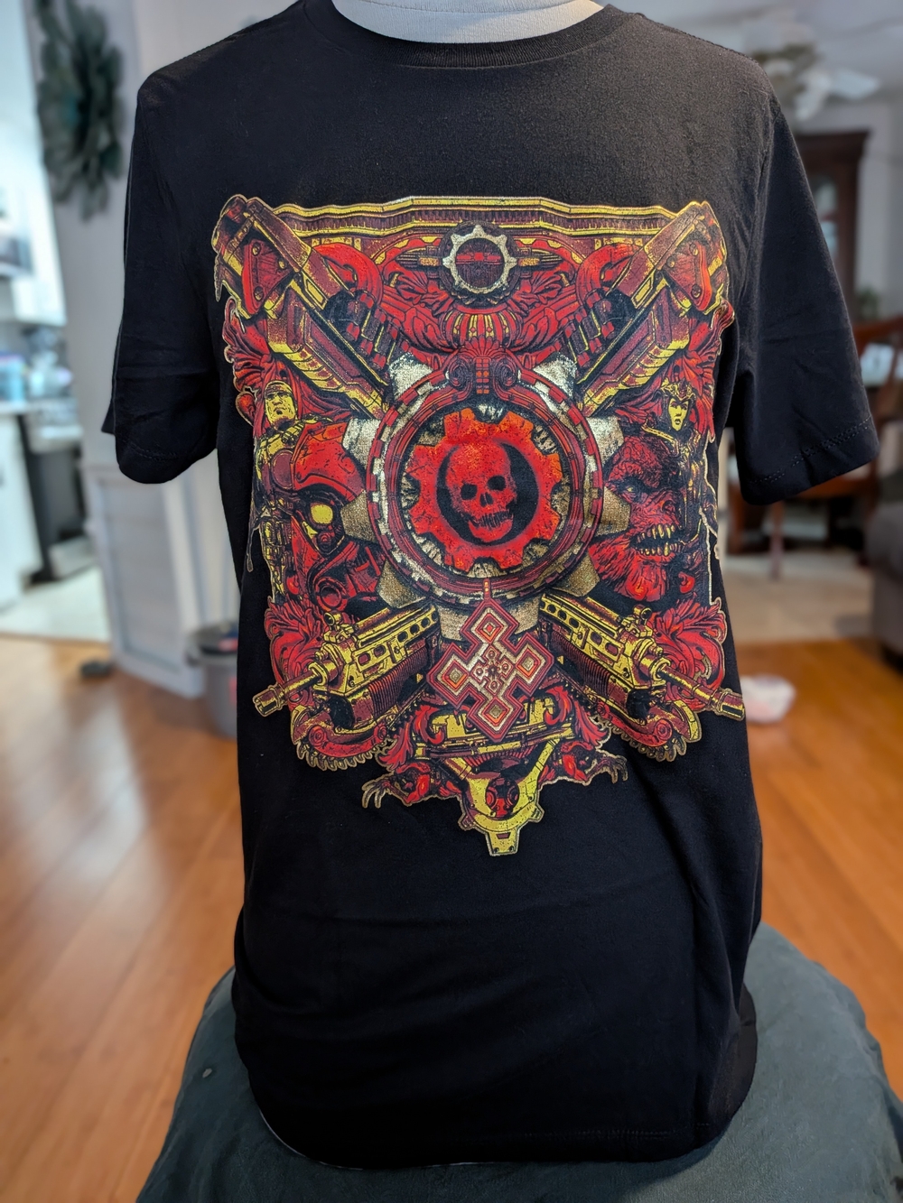 Men's Black Short-Sleeve Graphic Skull Crest Tee